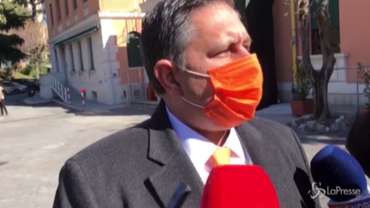 Toti: “Urgente lo scudo penale per chi somministra le dosi”