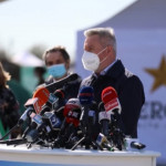 Vaccini, Guerini al drive through di Milano: “Qui per testimoniare l’impegno delle forze armate”