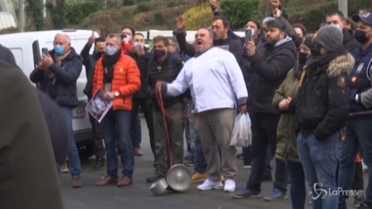 Belgio, protesta dei ristoratori contro il lockdown
