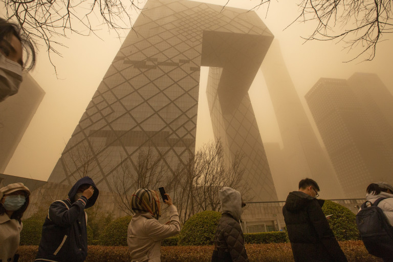 Cina: Pechino smog e tempesta di sabbia