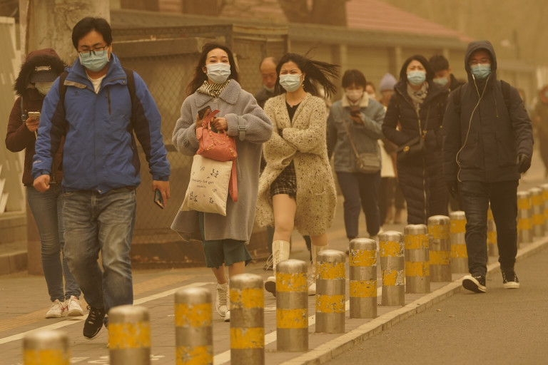 Cina: Pechino smog e tempesta di sabbia