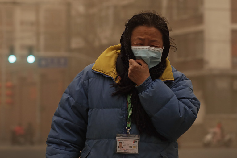 Cina: Pechino smog e tempesta di sabbia