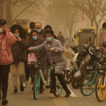 Cina: Pechino smog e tempesta di sabbia