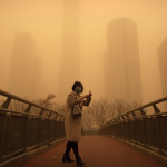 Pechino diventa gialla per lo smog e la tempesta di sabbia | FOTOGALLERY