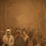 Cina: Pechino smog e tempesta di sabbia