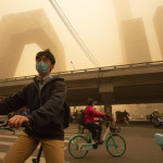 Cina: Pechino smog e tempesta di sabbia