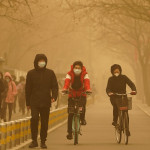 Cina: Pechino smog e tempesta di sabbia