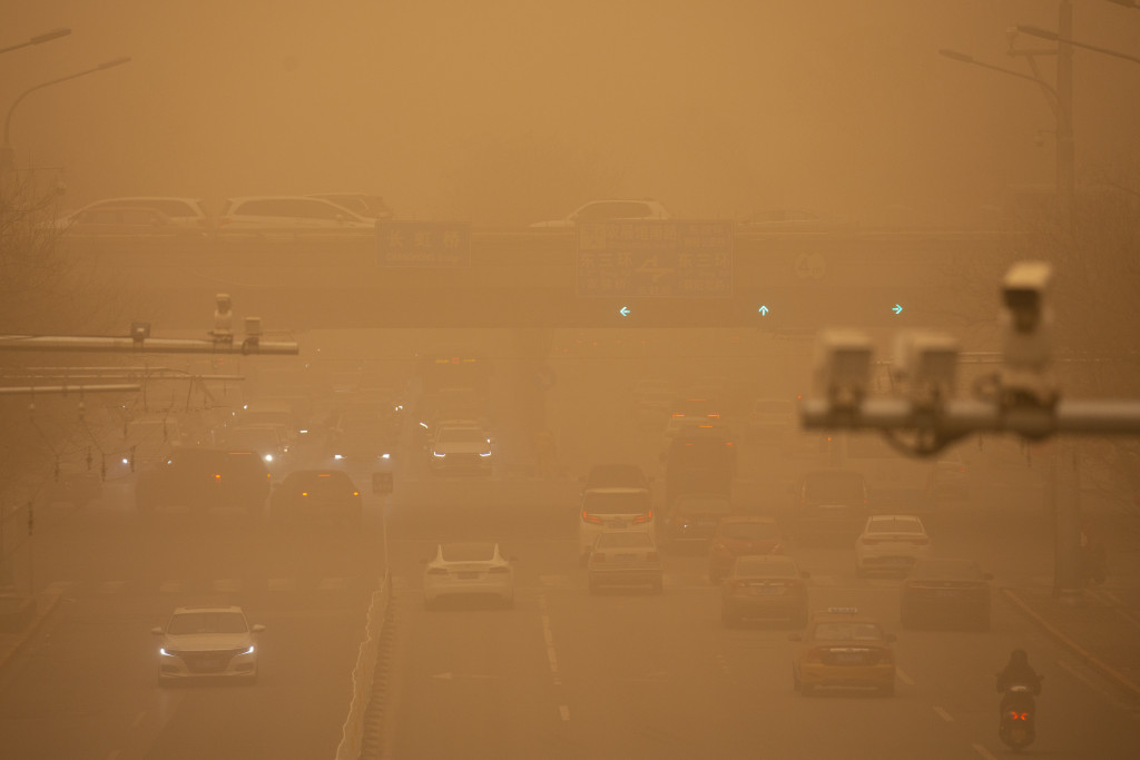 Galleria foto 'Pechino diventa gialla per lo smog e la tempesta di sabbia | FOTOGALLERY' - foto 15
