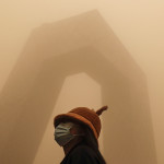 Cina: Pechino smog e tempesta di sabbia