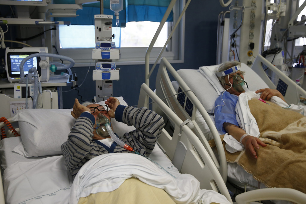 Galleria foto 'Covid, Rosina e Giuseppe ricoverati insieme a Roma: il saluto mano nella mano in ospedale – FOTOGALLERY' - foto 4