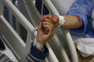 Rosina e Giuseppe , marito e moglie si incontrano durante il ricovero