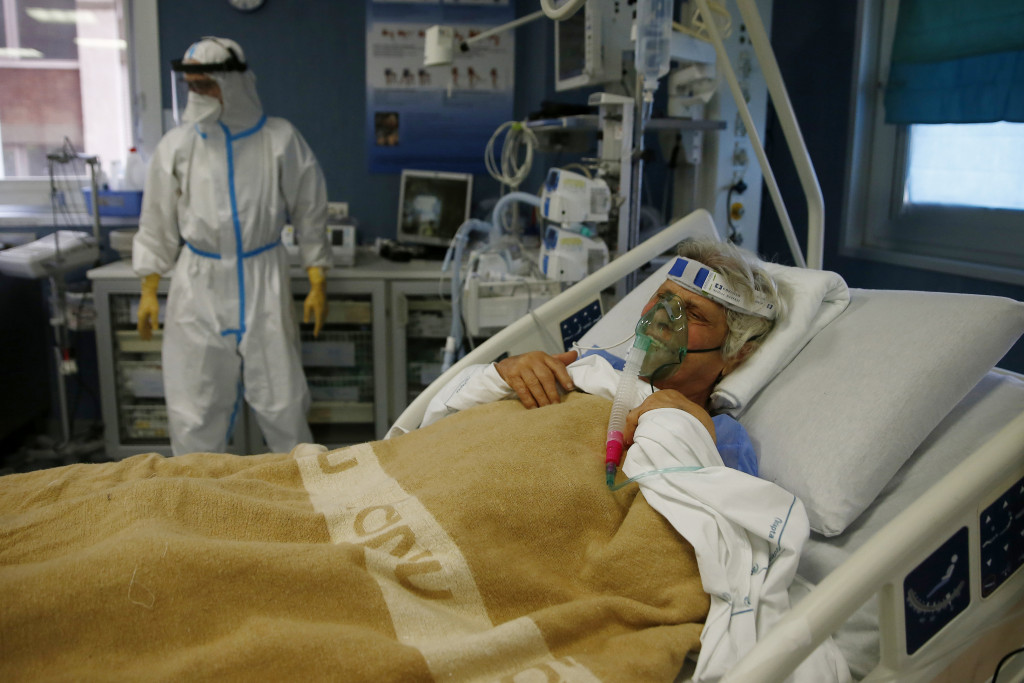 Galleria foto 'Covid, Rosina e Giuseppe ricoverati insieme a Roma: il saluto mano nella mano in ospedale – FOTOGALLERY' - foto 8