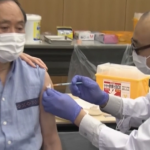 Giappone, il premier Suga riceve la prima dose del vaccino