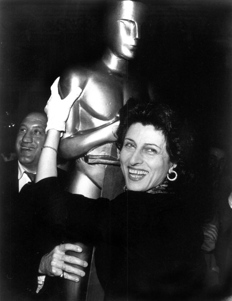 21 Marzo 1956 - Anna Magnani vince l'Oscar per l'interpretazione nel film "La rosa tatuata"
