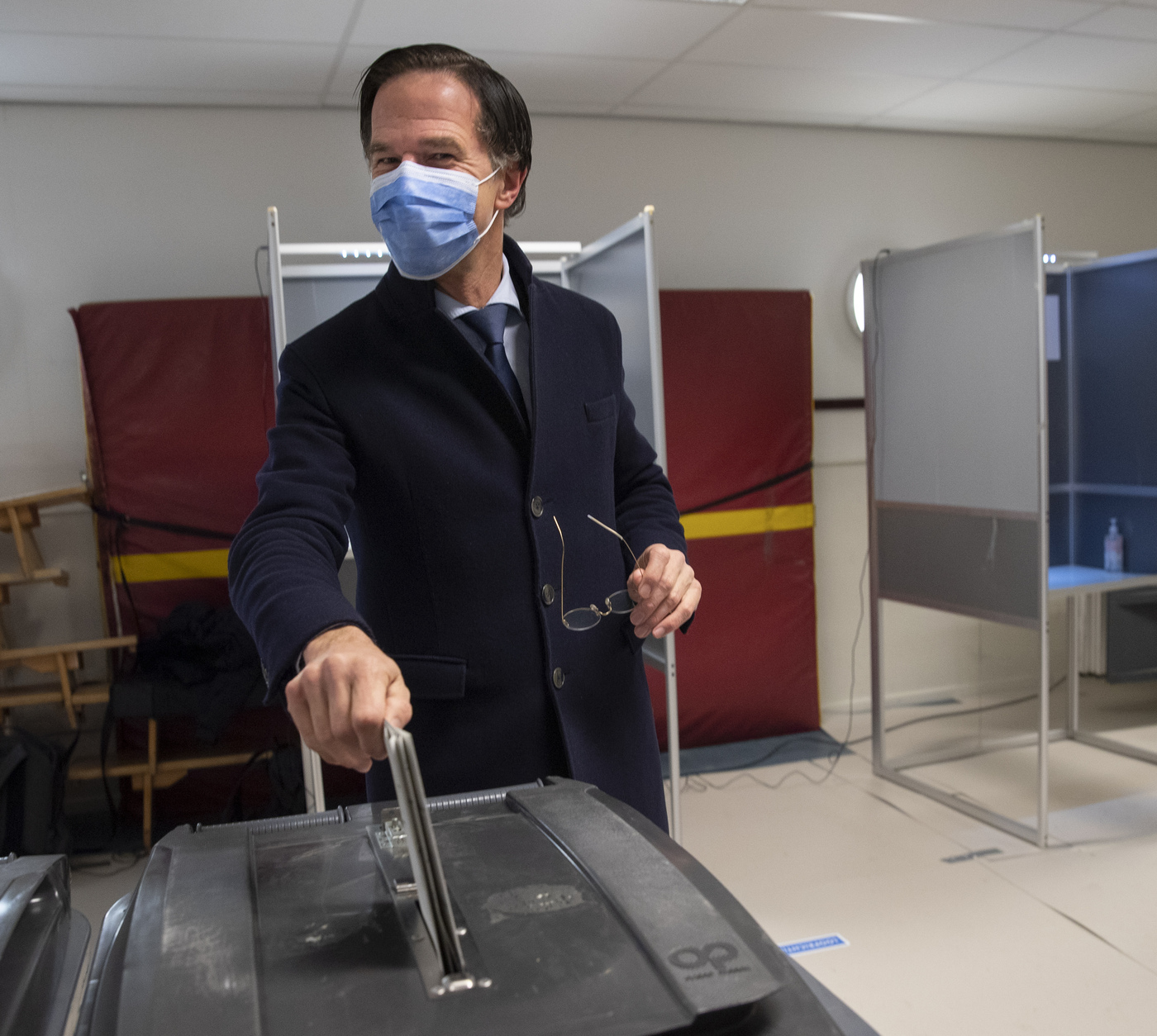 Olanda al voto, ultimo giorno: il premier Rutte verso il quarto mandato