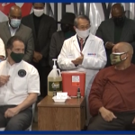 New York, il governatore Cuomo vaccinato in una chiesa di Harlem