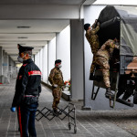 Arrivo al cimitero di Cinisello del trasporto di salme