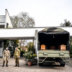Arrivo al cimitero di Cinisello del trasporto di salme