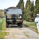 Arrivo al cimitero di Cinisello del trasporto di salme