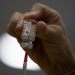 Vaccini, per Ema AstraZeneca sicuro ed efficace: si riparte