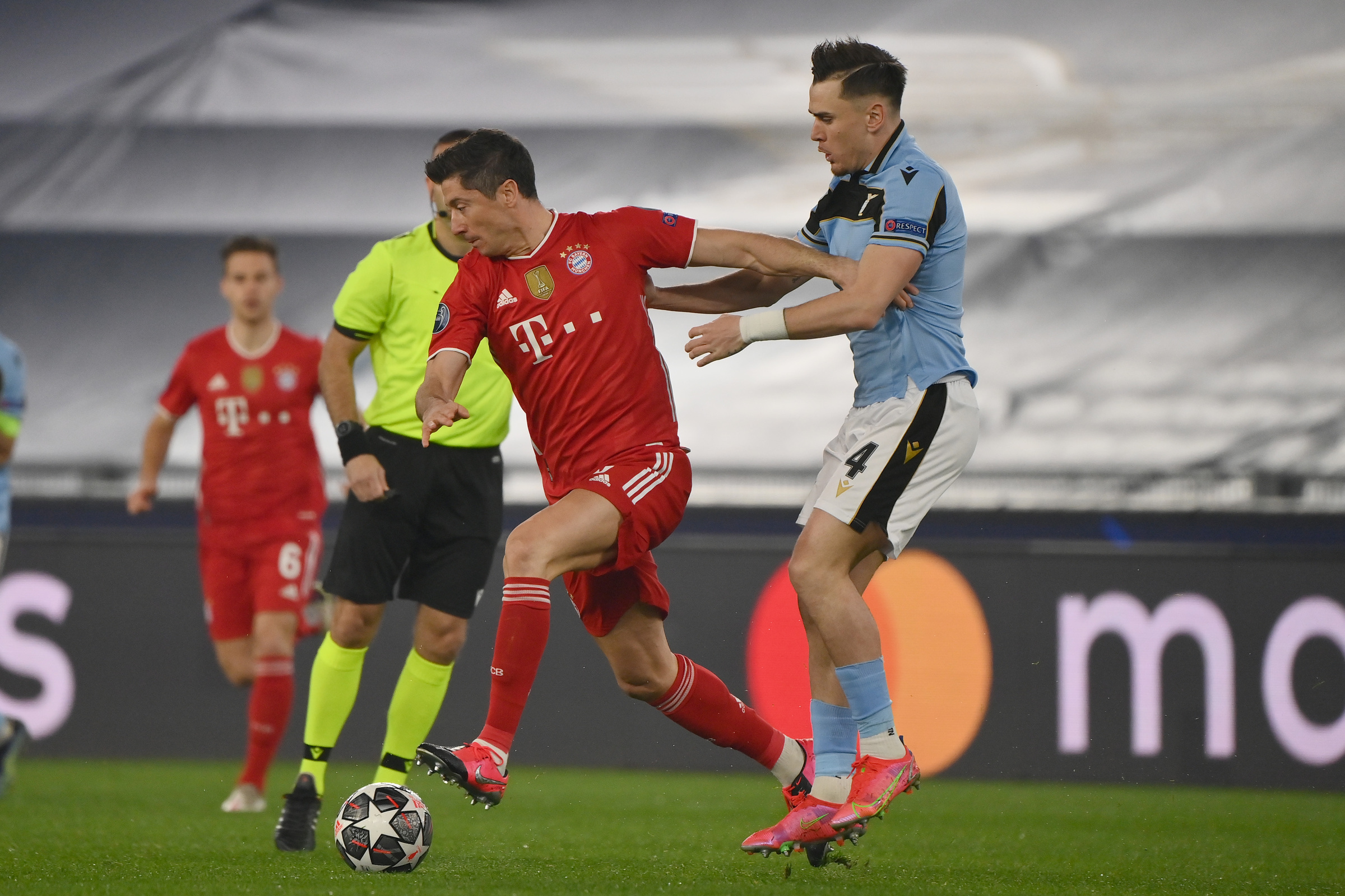Champions League, il Bayern vince anche a Monaco 2-1. Lazio fuori