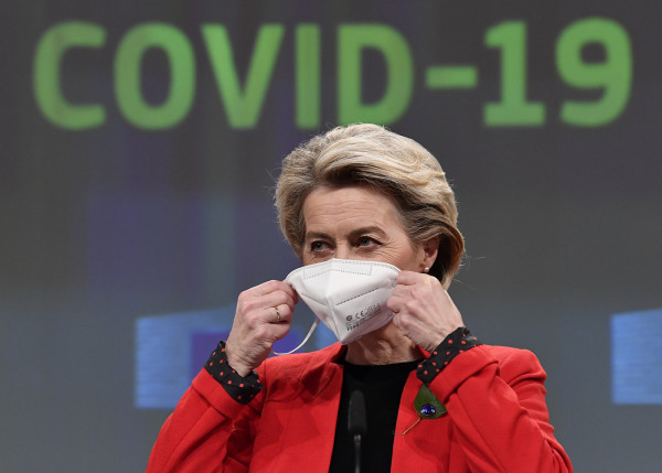 Vaccini, Ursula von der Leyen in conferenza stampa a Bruxelles