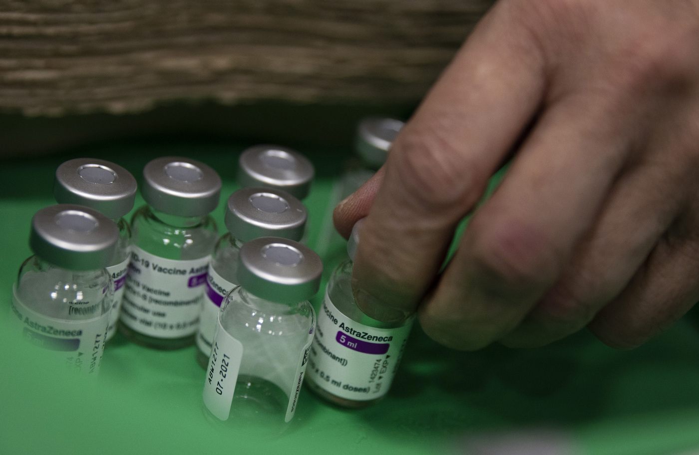 Ema dà ok a Astrazeneca: da oggi alle 15 ripartono le somministrazioni anche in Italia