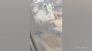 lacrimogeni contro i manifestanti ad Aungban
