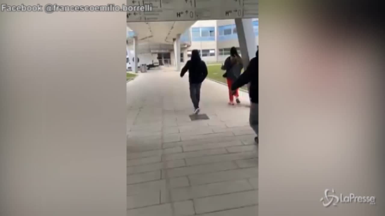 parenti assaltano l'ospedale del Mare