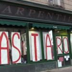 “Basta Zona Rossa”, a Napoli la vetrina simbolo della disperazione dei commercianti