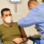 Vaccini, Figliuolo e Curcio si vaccinano alla Cecchignola con AstraZeneca