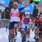 Ciclismo: Stuyven conquista a sorpresa la Milano-Sanremo