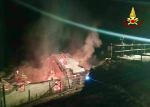 Maxi incendio a Sauze di Cesana