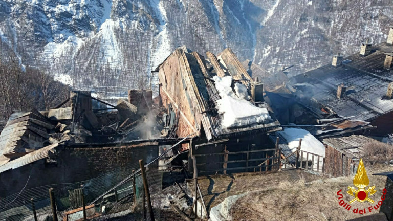Maxi incendio a Sauze di Cesana