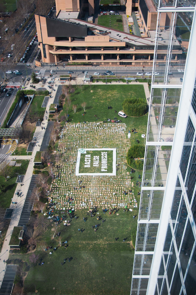 Galleria foto 'Global Strike per il clima, le foto dell’azione a Torino vista dall’alto – FOTOGALLERY' - foto 9