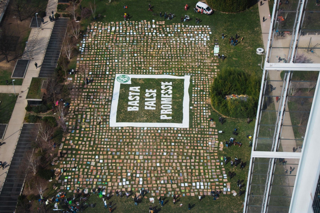 Galleria foto 'Global Strike per il clima, le foto dell’azione a Torino vista dall’alto – FOTOGALLERY' - foto 8