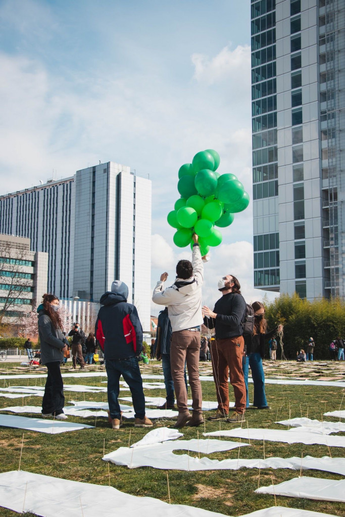Galleria foto 'Global Strike per il clima, le foto dell’azione a Torino vista dall’alto – FOTOGALLERY' - foto 3