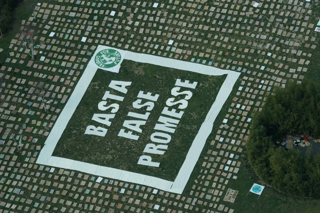 Galleria foto 'Global Strike per il clima, le foto dell’azione a Torino vista dall’alto – FOTOGALLERY' - foto 11