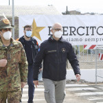 Vaccini, a Figliuolo e Curcio prima dose AstraZeneca. La paura non ferma la campagna