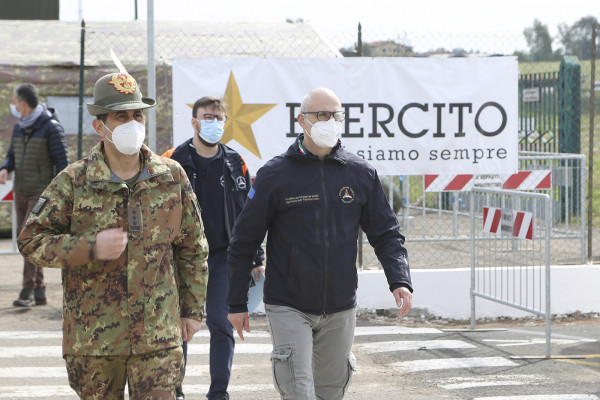 Figliuolo e Curcio vaccinati a Roma con AstraZeneca