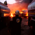 Siria, maxi-incendio di camion dopo gli attacchi aerei nel nord-ovest del paese