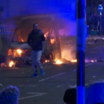 Bristol, violente proteste contro la nuova legge sulla polizia: feriti 20 agenti