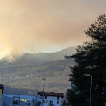A fuoco il bosco di Cossogno: anche gli elicotteri in azione