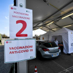 Vaccini, dopo il caos Fontana cambia i vertici di Aria: “Immagine distorta della Lombardia”