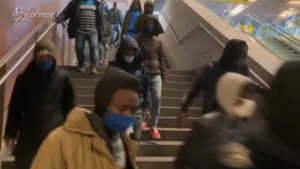 Migranti in viaggio in treno verso la Francia