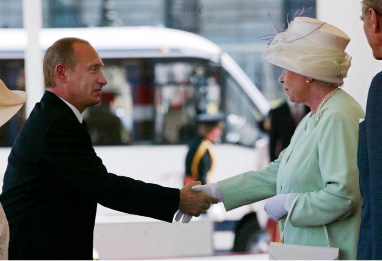 Vladimir Putin con la regina Elisabetta