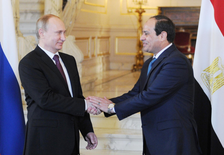 Vladimir Putin incontra ilpresidente egiziano Abdel Fattah El-Sisi al Cairo