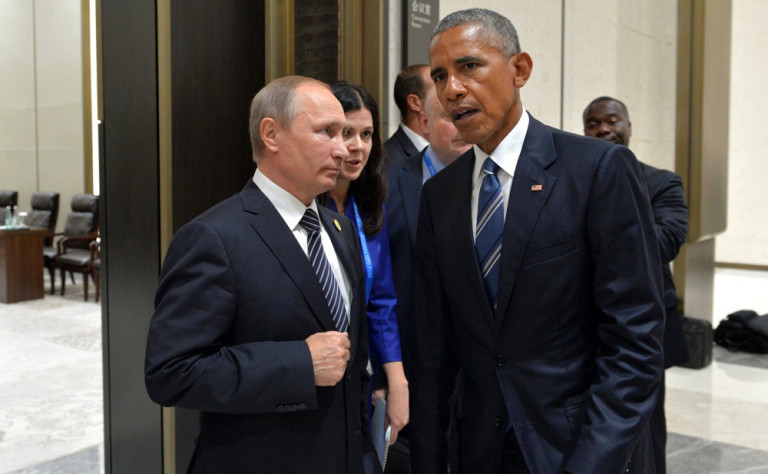 Barack Obama saluta il presidente russo Vladimir Putin