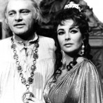 Liz Taylor e Richard Burton nel film Il Dottor Faustaus