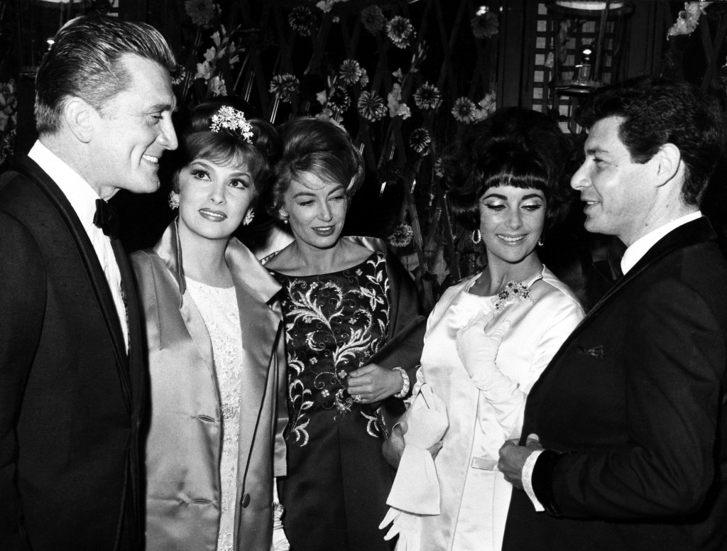 Galleria foto 'Dieci anni fa la morte di Liz Taylor – GALLERY' - foto 24